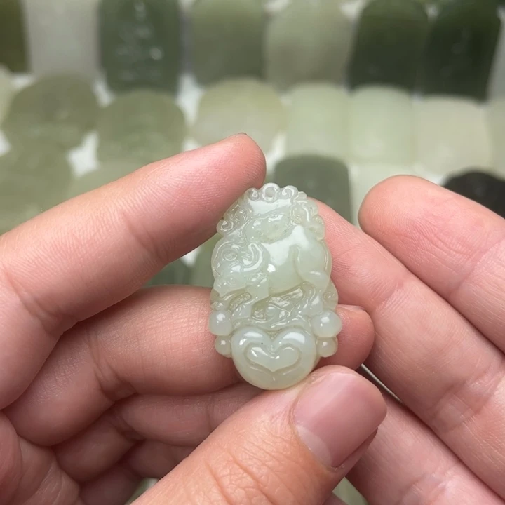 和田玉颈饰未镶嵌玲*