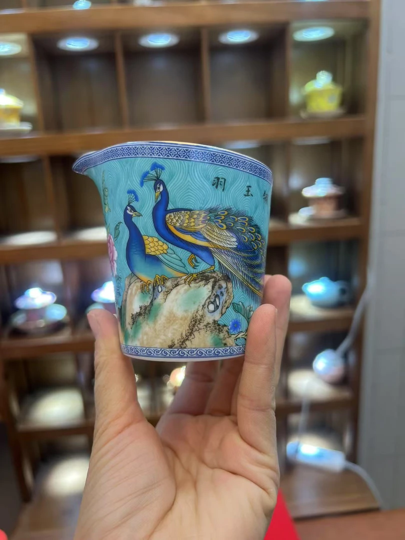 珐琅彩孔雀蓝色公杯