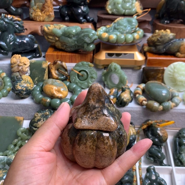 岫岩河磨玉（透闪石质玉）未镶嵌把件