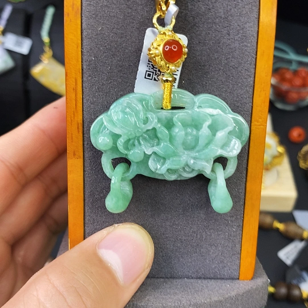 颈饰未镶嵌翡翠吊坠