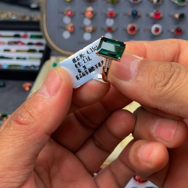 碧玺戒指18K金镶嵌碧玺