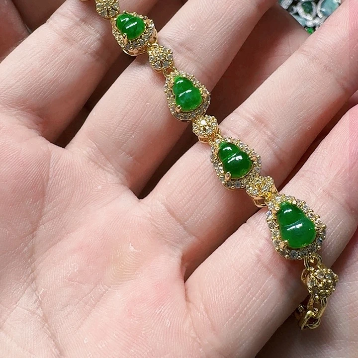 翡翠颈饰未镶嵌天然A货翡翠放漏