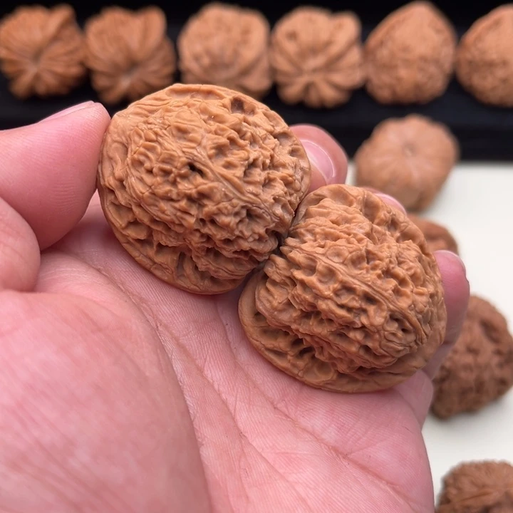 知***.38尺南疆石文玩核桃