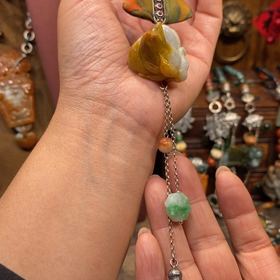 翡翠吊坠(赠链)未镶嵌