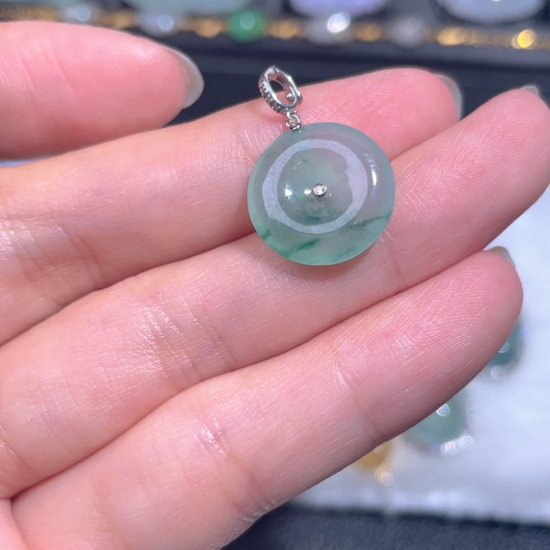 颈饰18K金镶嵌翡翠翡翠