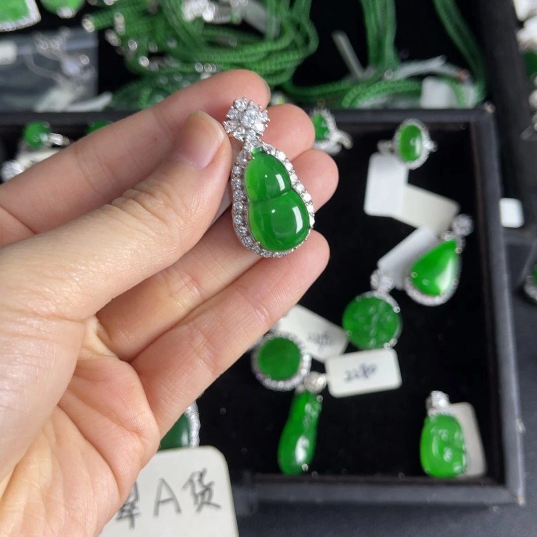 翡翠银S925镶嵌戒指葫芦吊坠