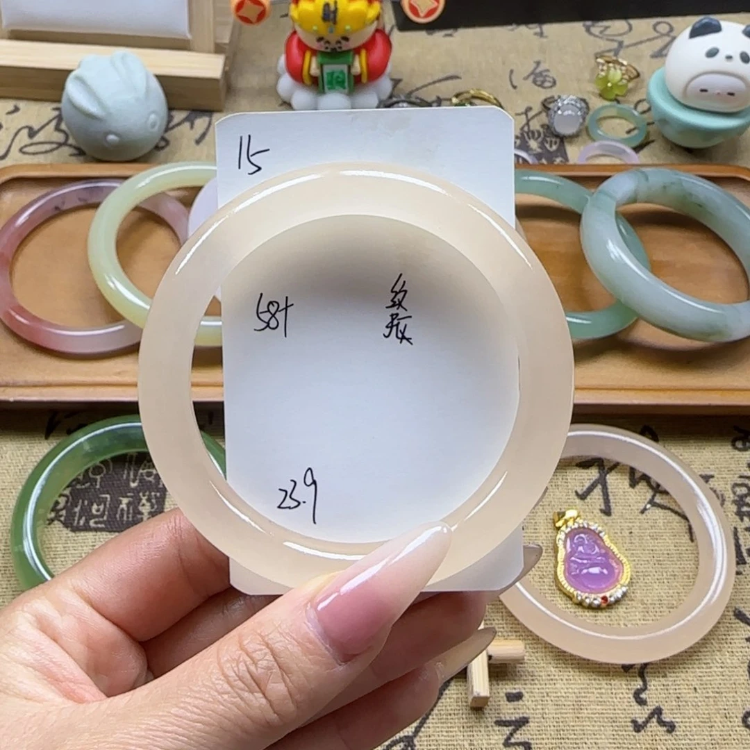 石英质玉手镯未镶嵌15