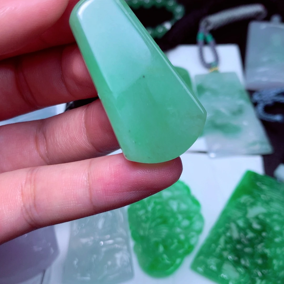 颈饰未镶嵌翡翠天然A货翡翠