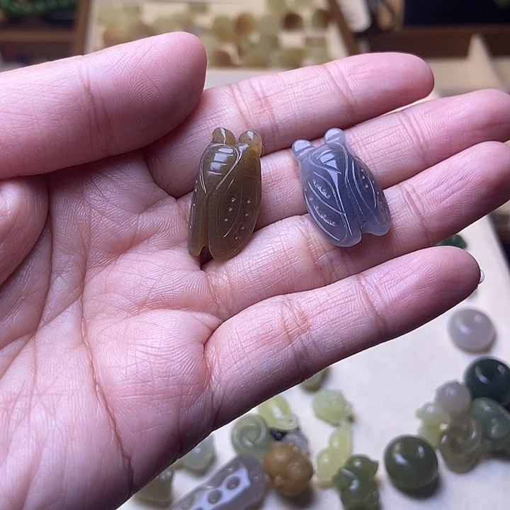 绿***情和田玉未镶嵌颈饰