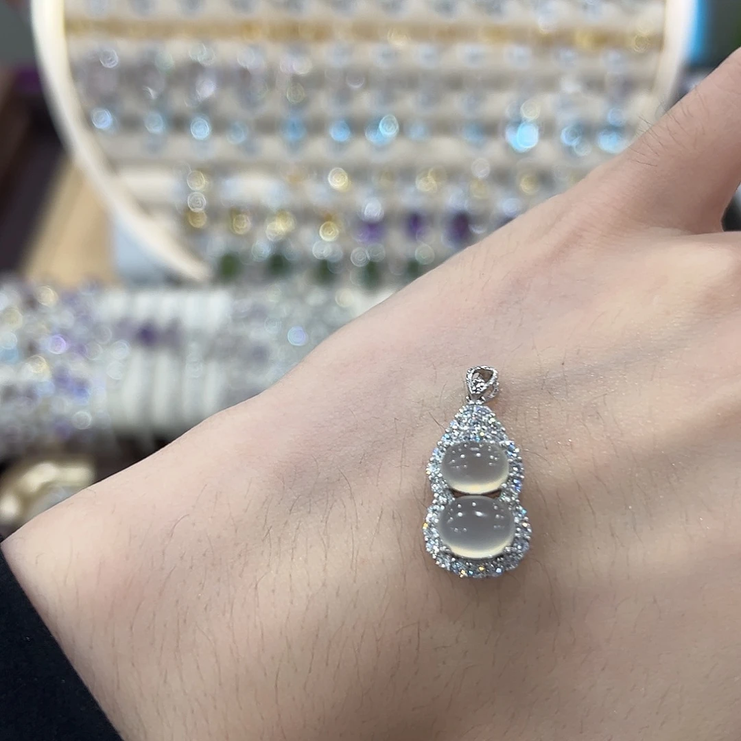 一***子岫玉银S925镶嵌吊坠(赠链)