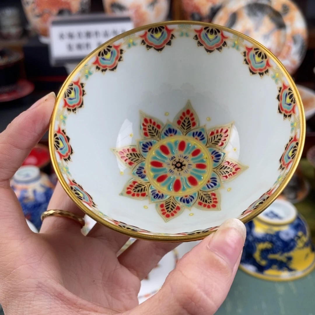 陶瓷的设计师是一个