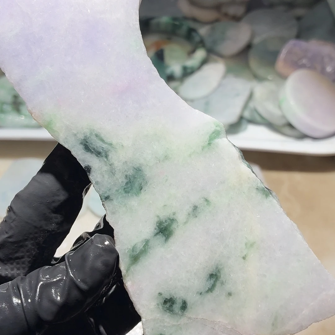 翡翠未镶嵌颈饰边角料