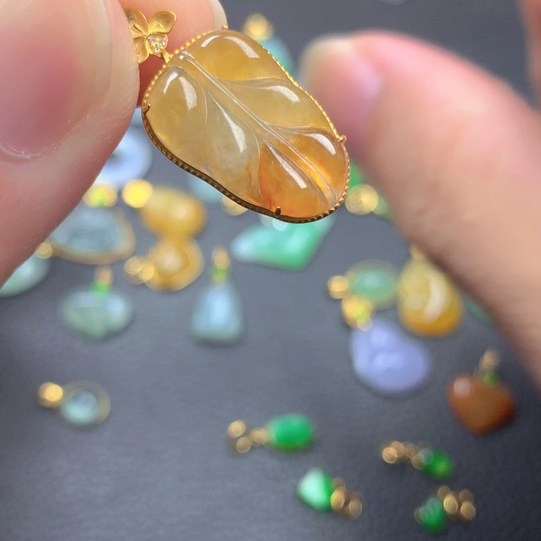 【闪购商品】颈饰18K金镶嵌翡翠翡翠