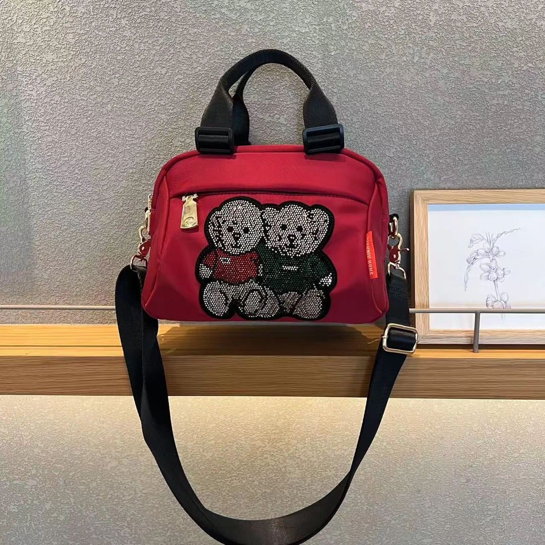 达芙世家2025超火女包新款烫钻小熊百搭休闲时尚女士单肩斜挎包