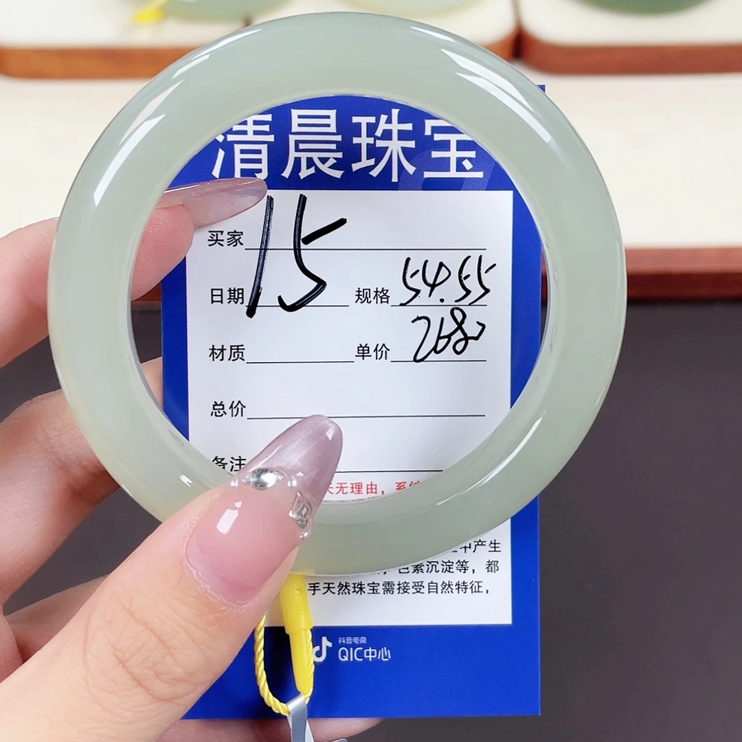 一***慧和田玉手镯未镶嵌