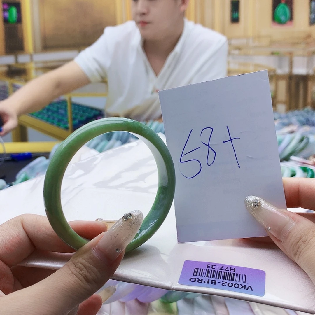 翡翠手镯未镶嵌0000988777789……