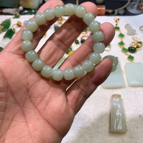 颈饰未镶嵌和田玉