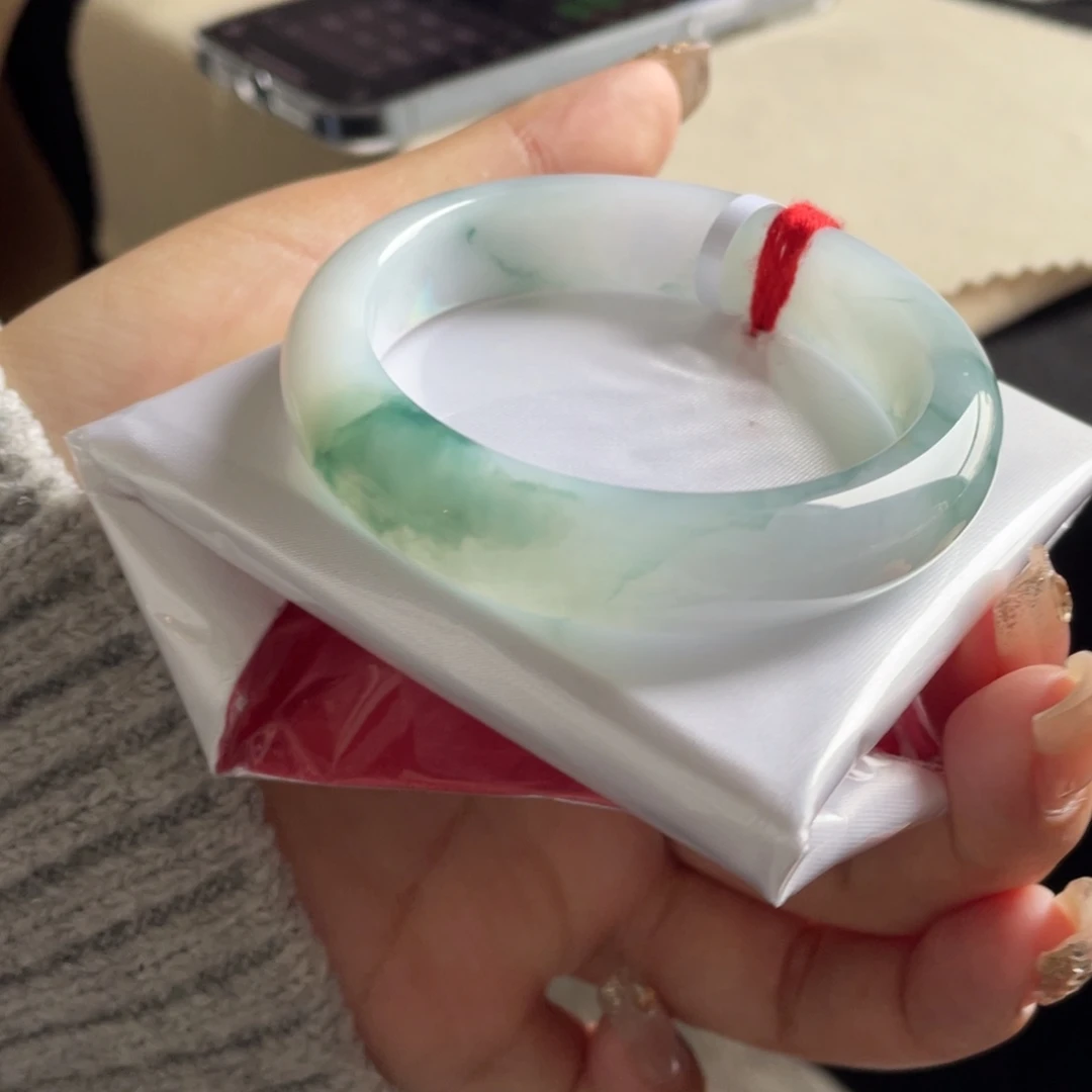 翡翠未镶嵌手镯三天鉴赏