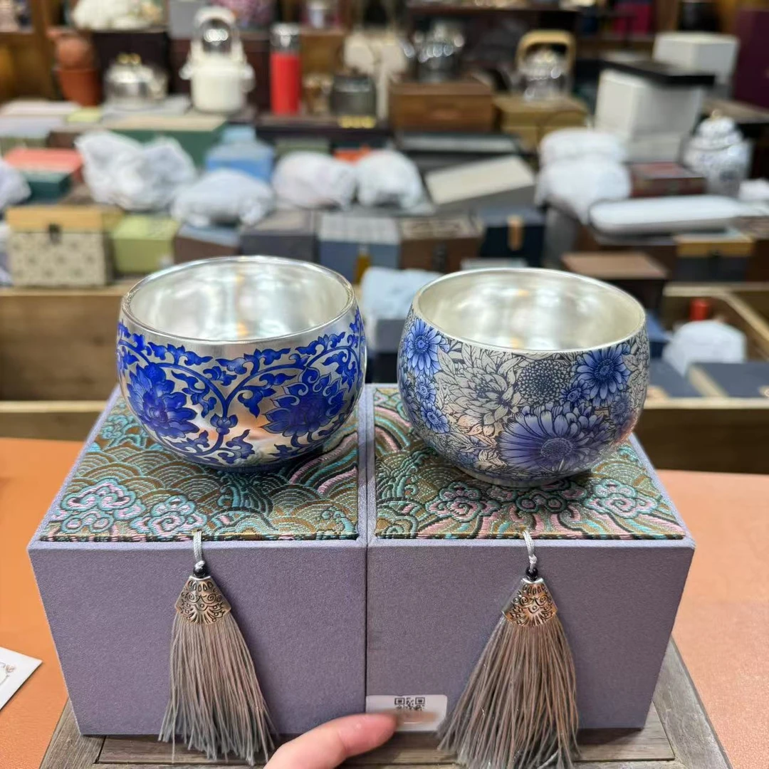 （胡子茶器）鎏银缠枝莲主人杯一对  1728+1731