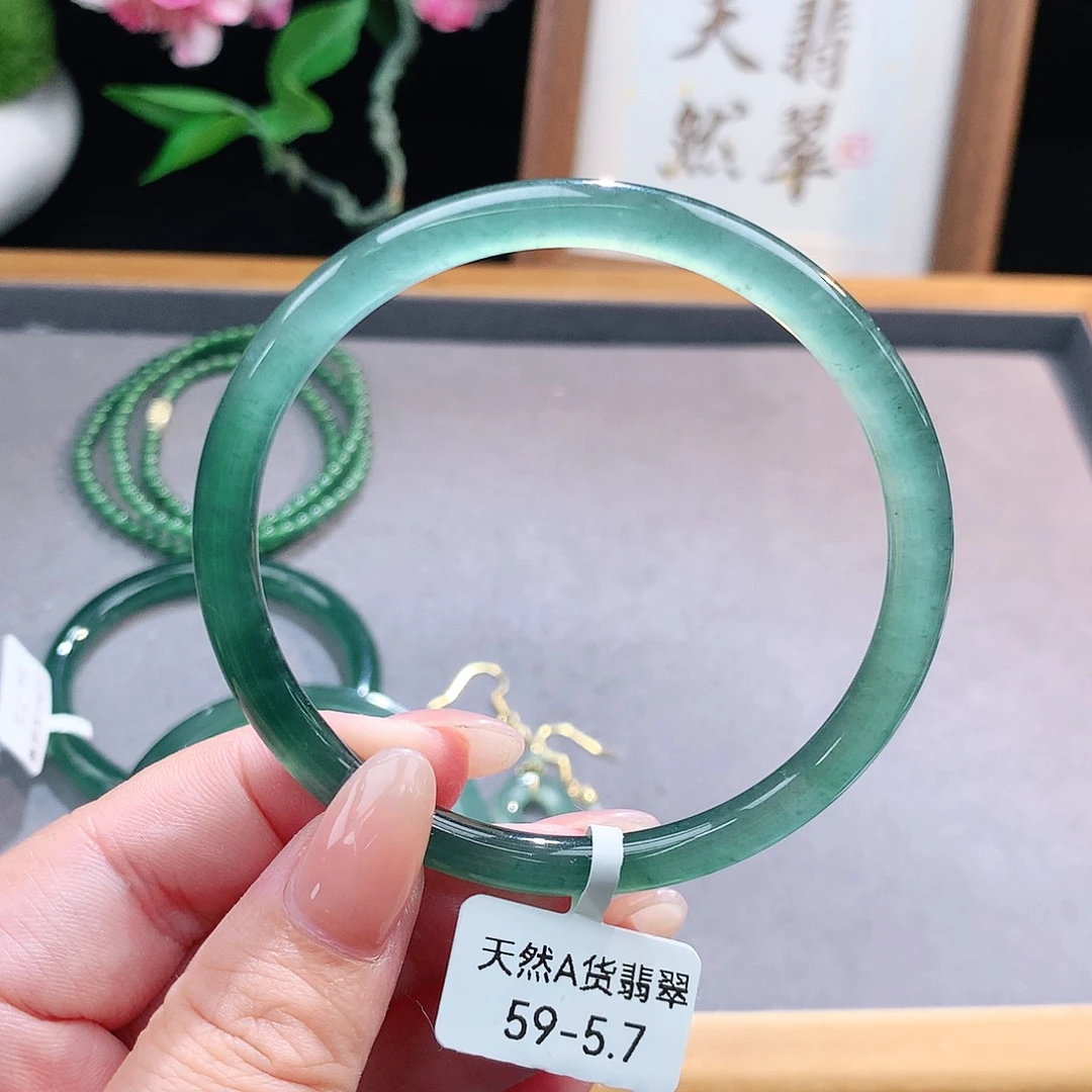 未镶嵌手镯（圆镯）翡翠