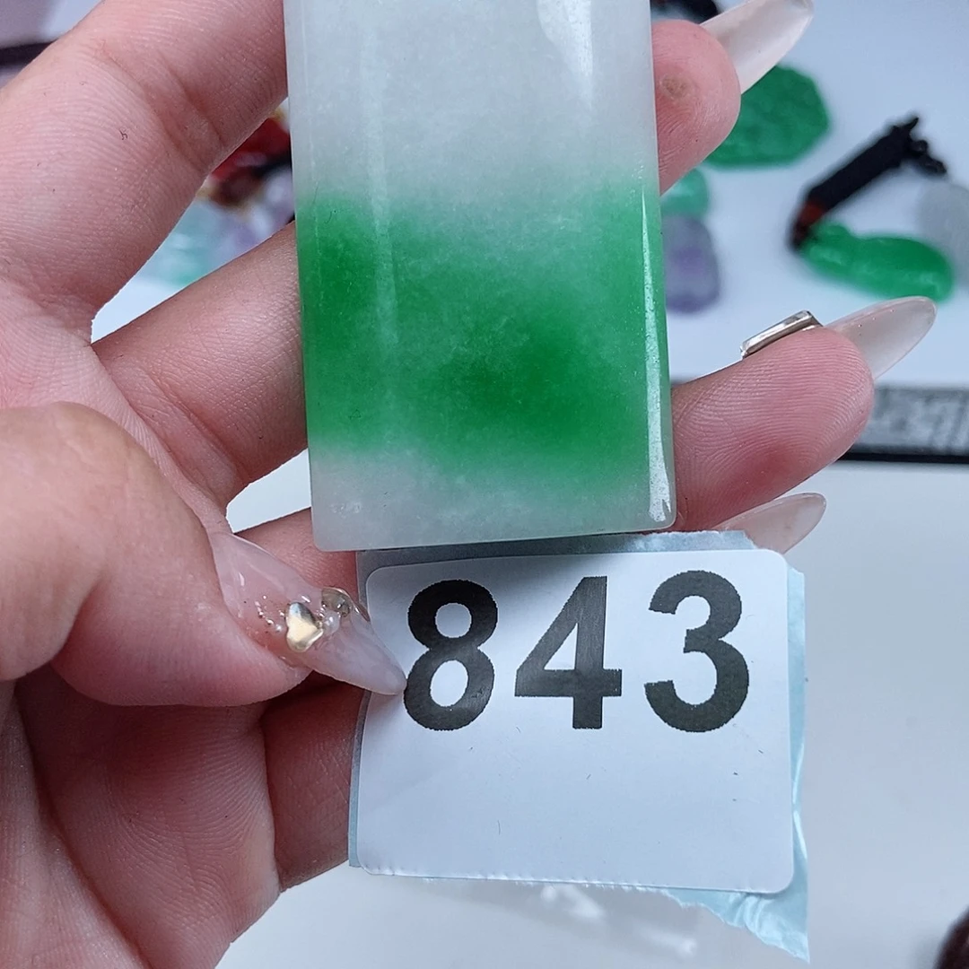 翡翠颈饰未镶嵌吊坠