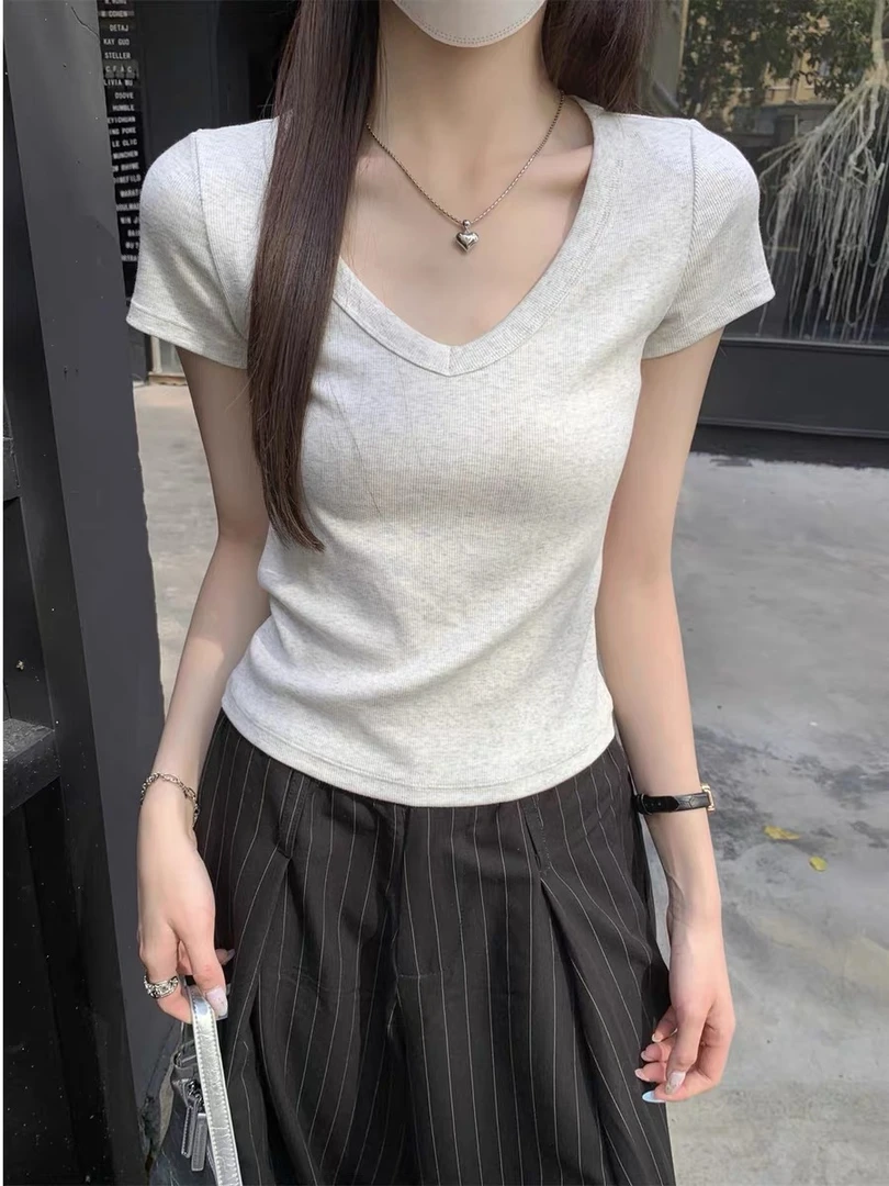 夏日v领百搭t恤女欧式夏季设计感气质短袖正肩大领口显瘦低领上衣