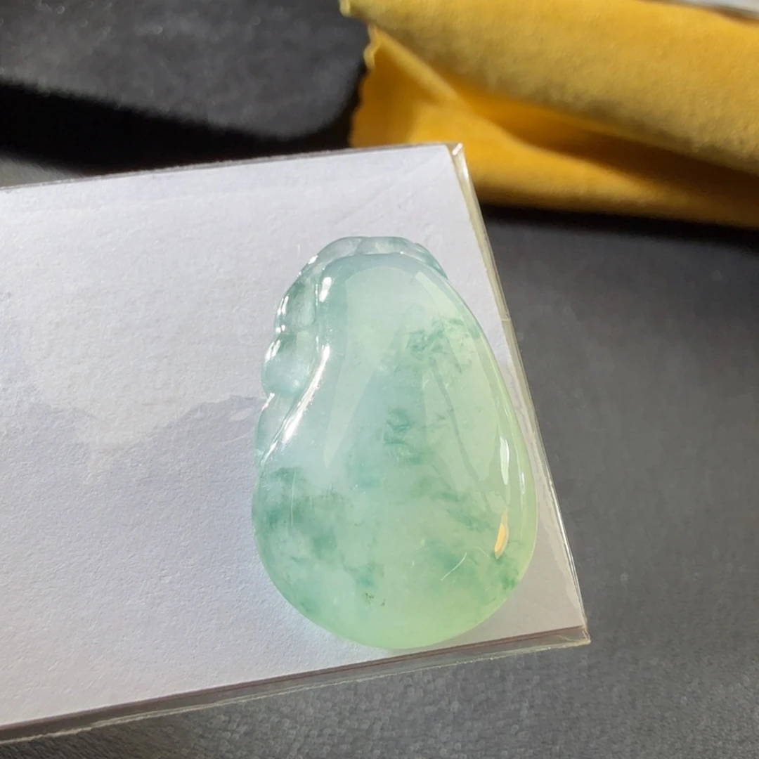 翡翠未镶嵌颈饰珠光宝气