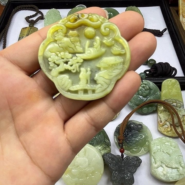 岫玉未镶嵌吊坠(赠链)