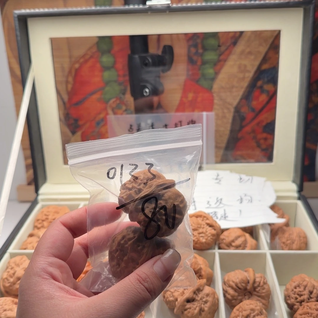 红***舞文玩核桃吊坠0133