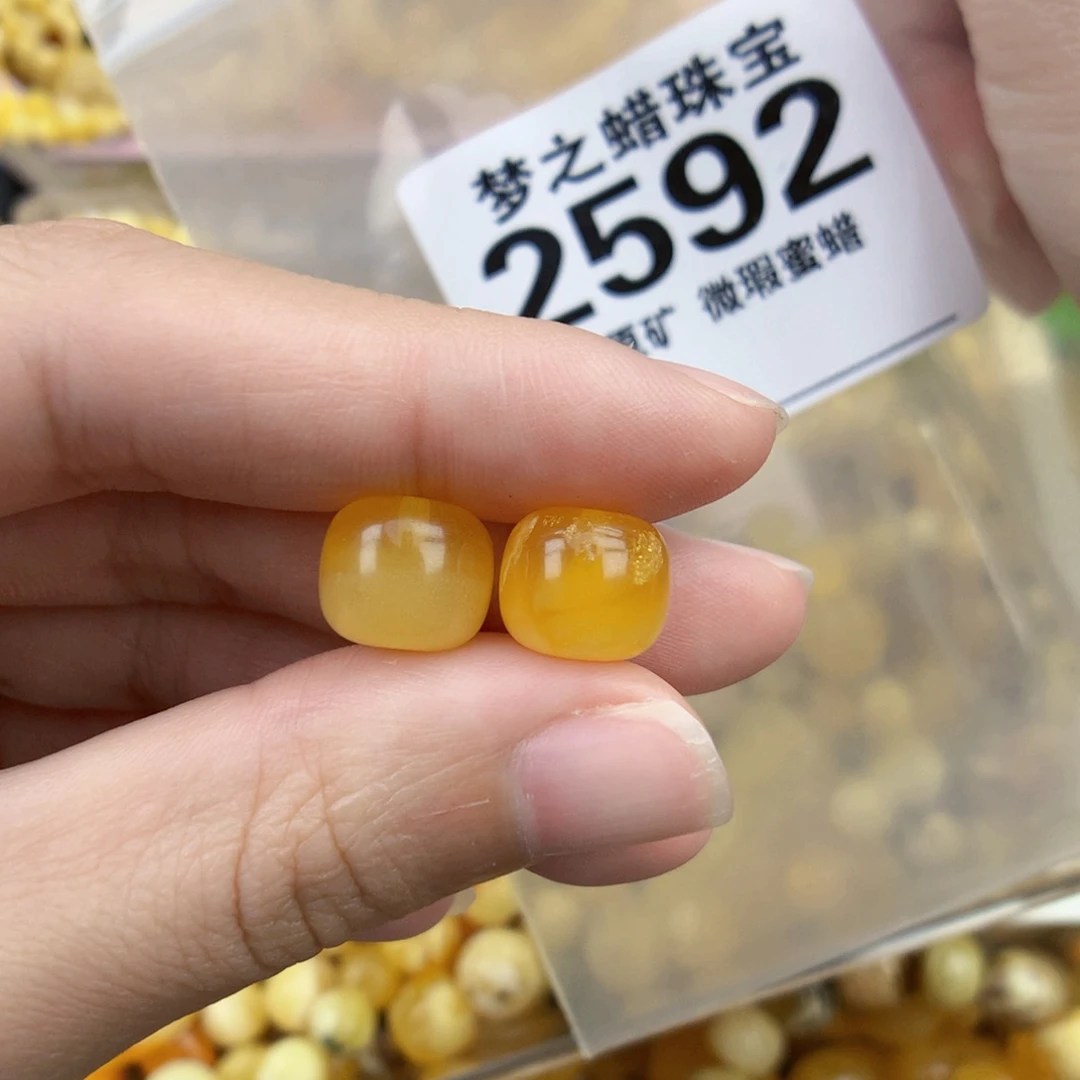 巴***u未镶嵌琥珀裸石10