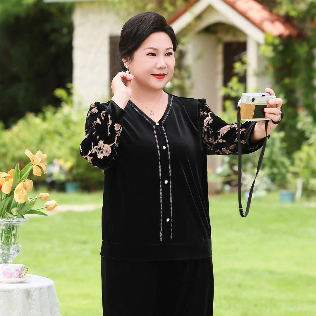 高贵丝绒套装洋气妈妈秋季新款两件套中老年女装高档气质奶奶衣服
