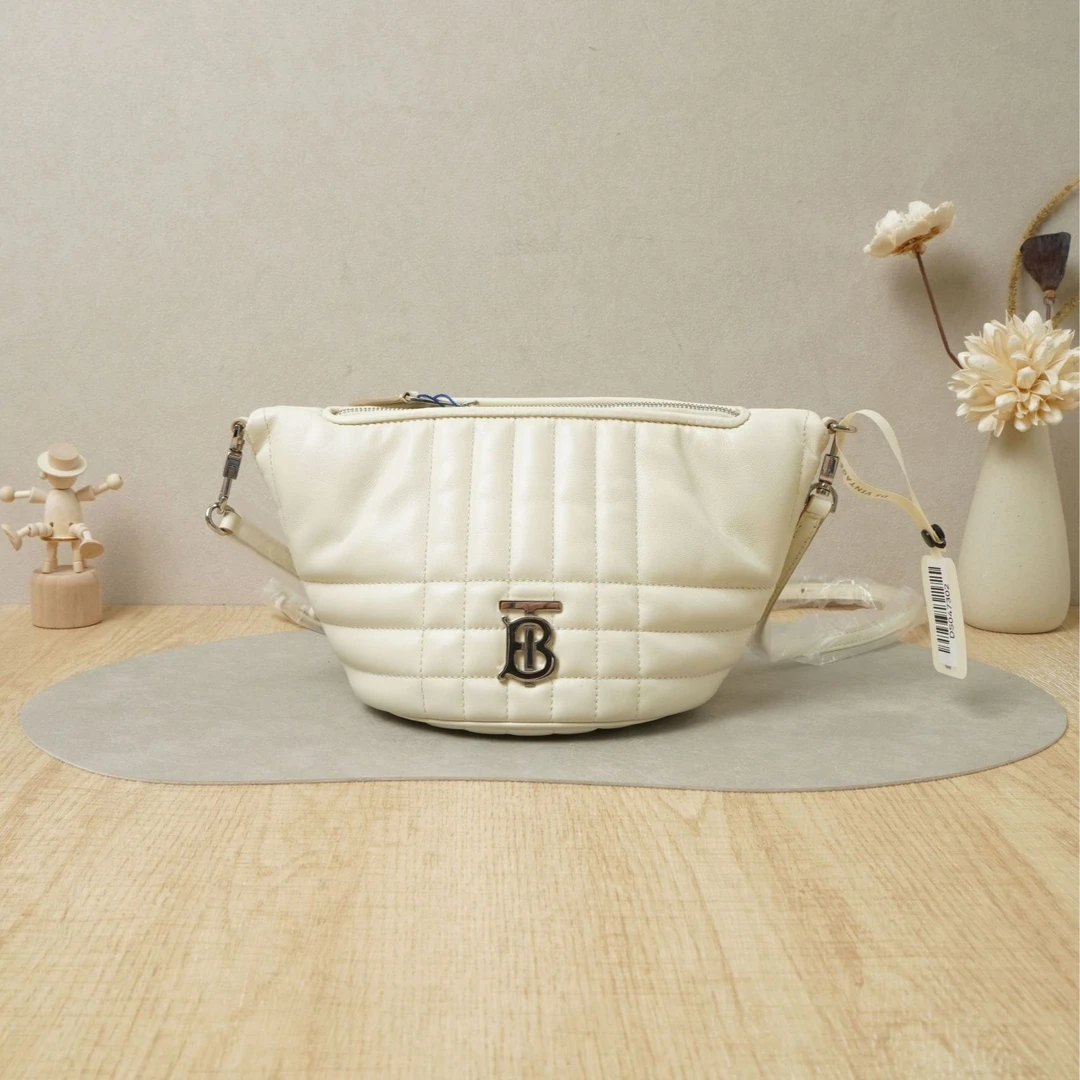 95新 BURBERRY/博柏利 博柏利萝拉饺子包奶白色羊皮/DS047302
