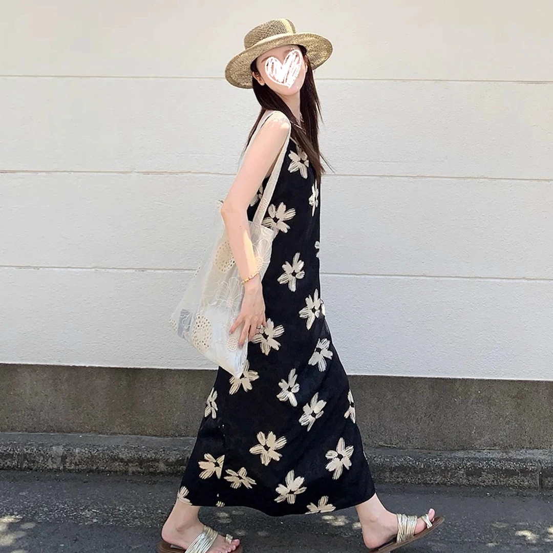 黑色无袖吊带碎花连衣裙子女夏季2025新款爆款巨好看海边度假长裙