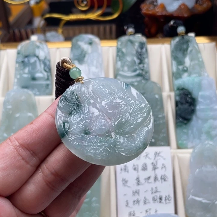 翡翠未镶嵌挂件玉