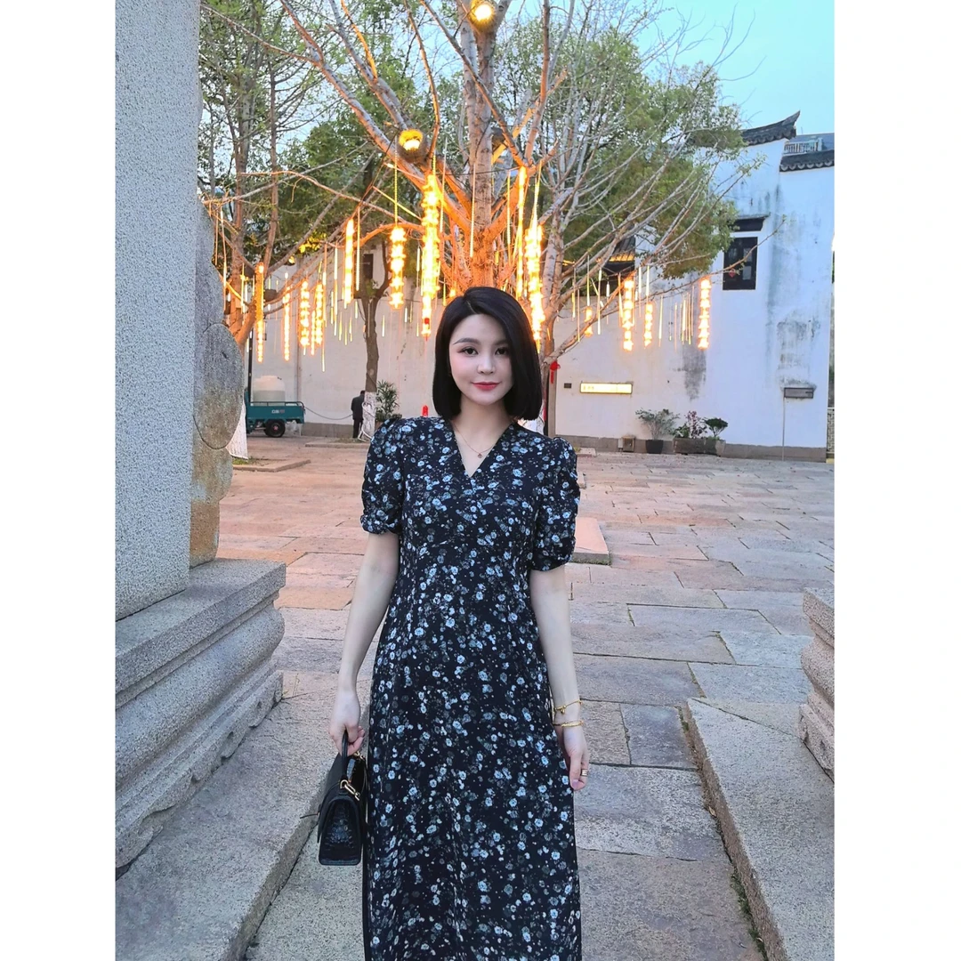 【花城秘境】新V领夏季新款蓝色妖姬法式茶歇碎花收腰连衣裙