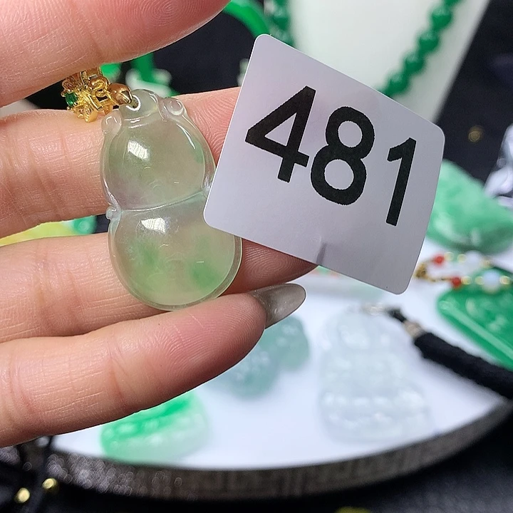 翡翠吊坠(赠链)未镶嵌