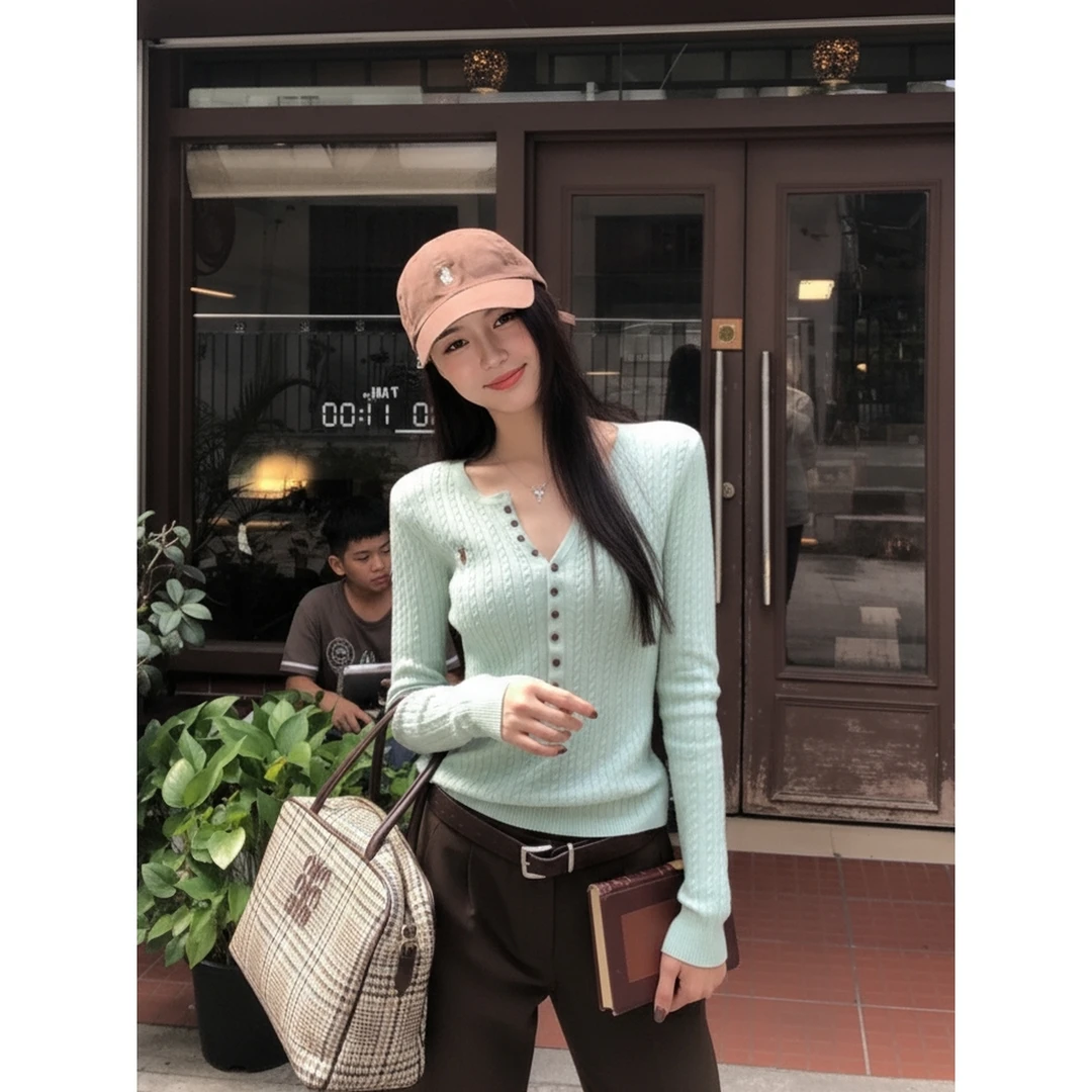 韩系秋冬慵懒高级感内搭可外穿毛衣女新款小众设计感百搭针织衫