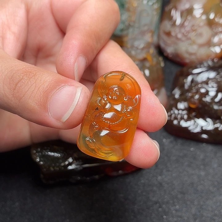 琥珀未镶嵌颈饰64