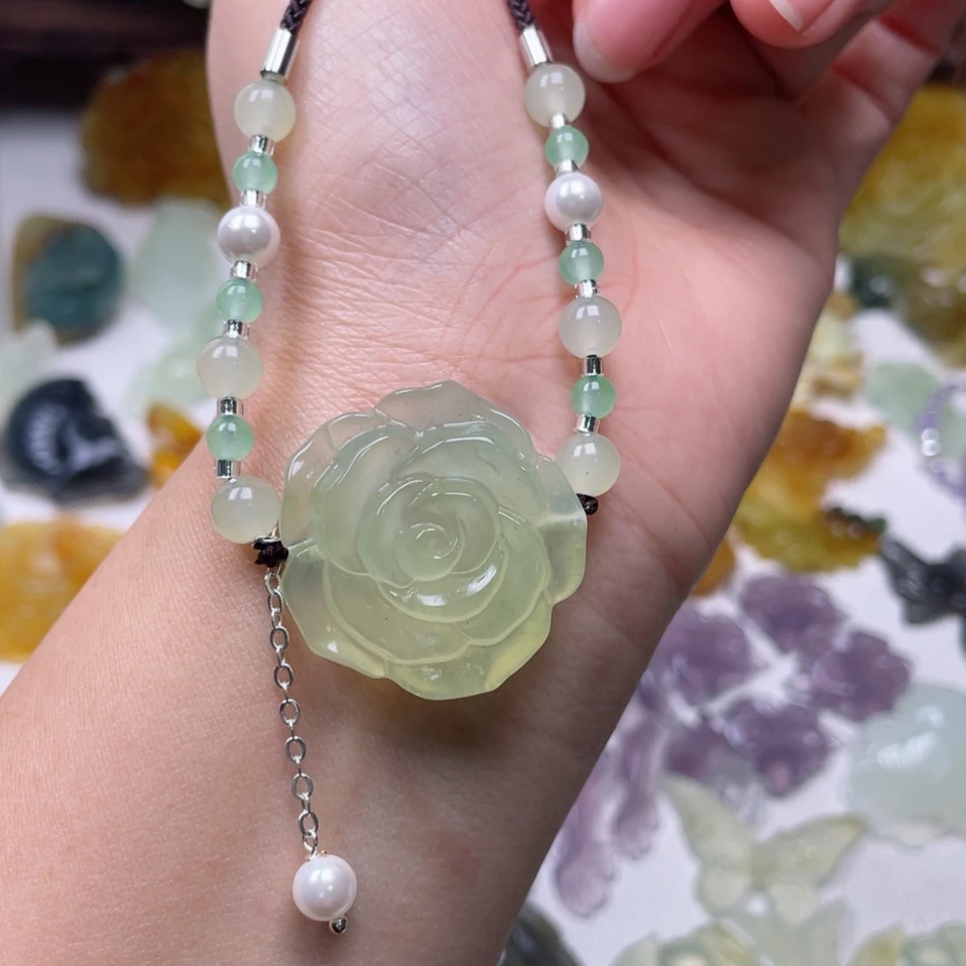 蛇纹石玉颈饰未镶嵌