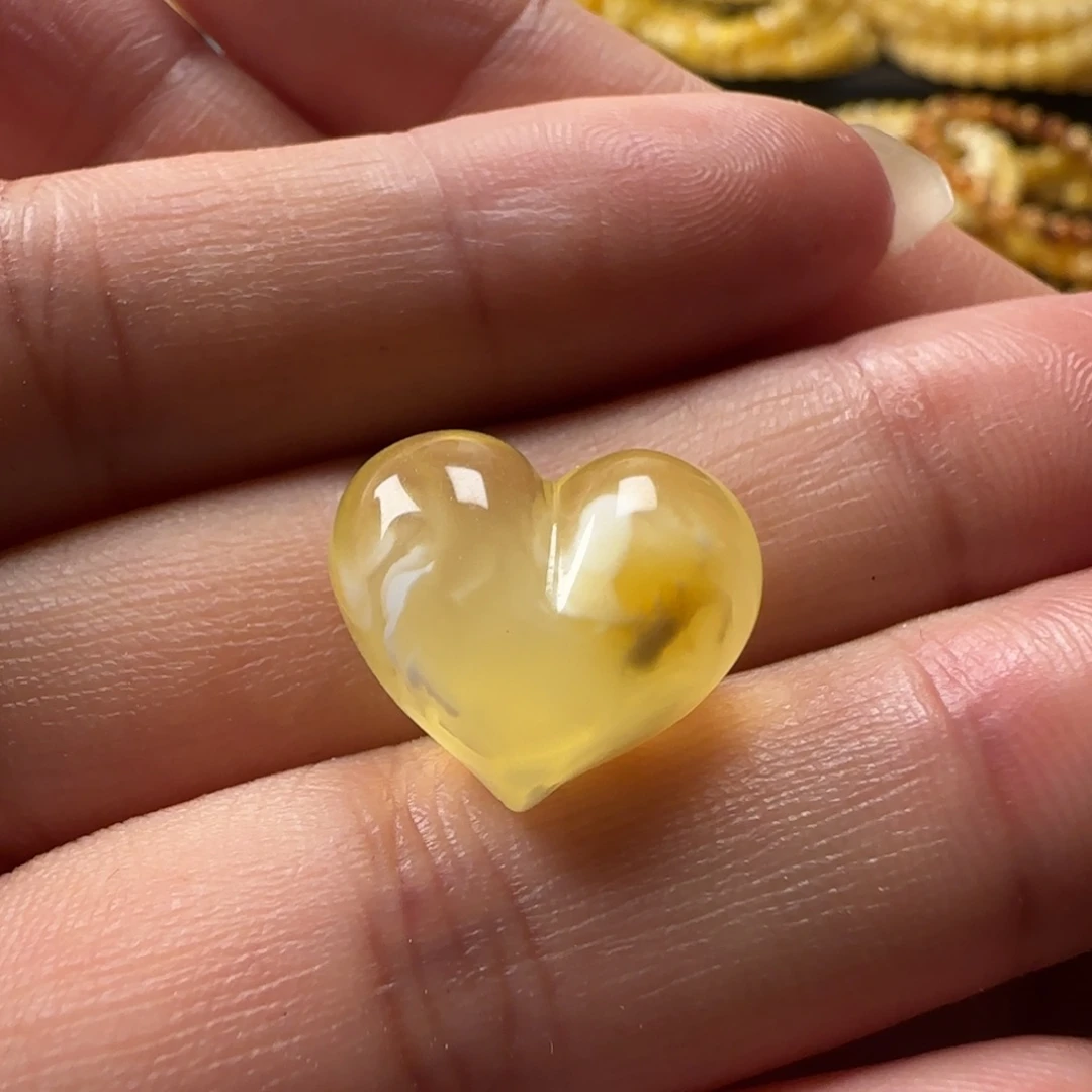 未镶嵌颈饰蜜蜡金白飘花屁桃吊坠