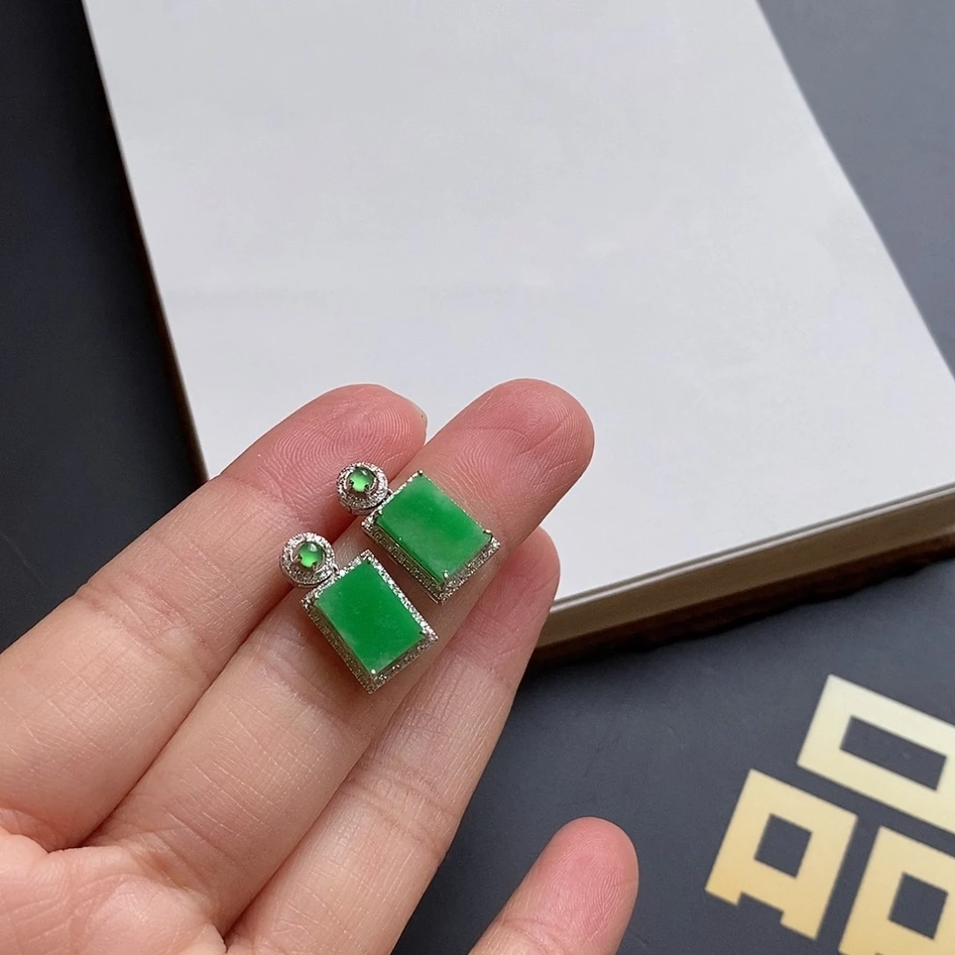 翡翠颈饰18K金镶嵌绿方形耳钉