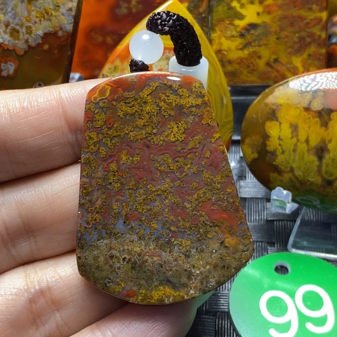 未镶嵌颈饰玛瑙/玉髓朦*