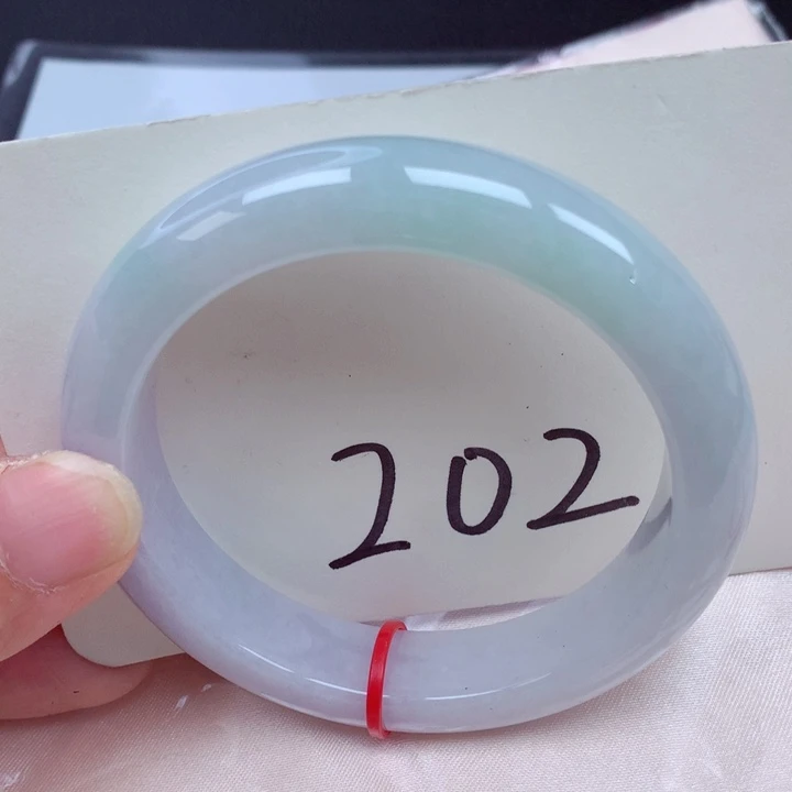 翡翠手镯未镶嵌翡翠