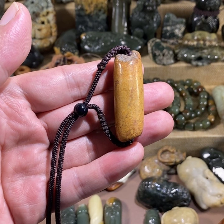未镶嵌透闪石质玉挂件