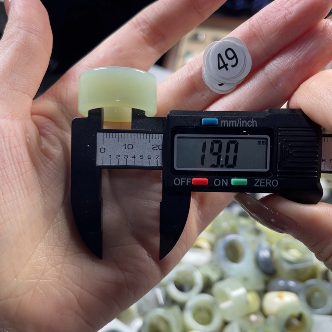 蛇纹石玉未镶嵌戒指