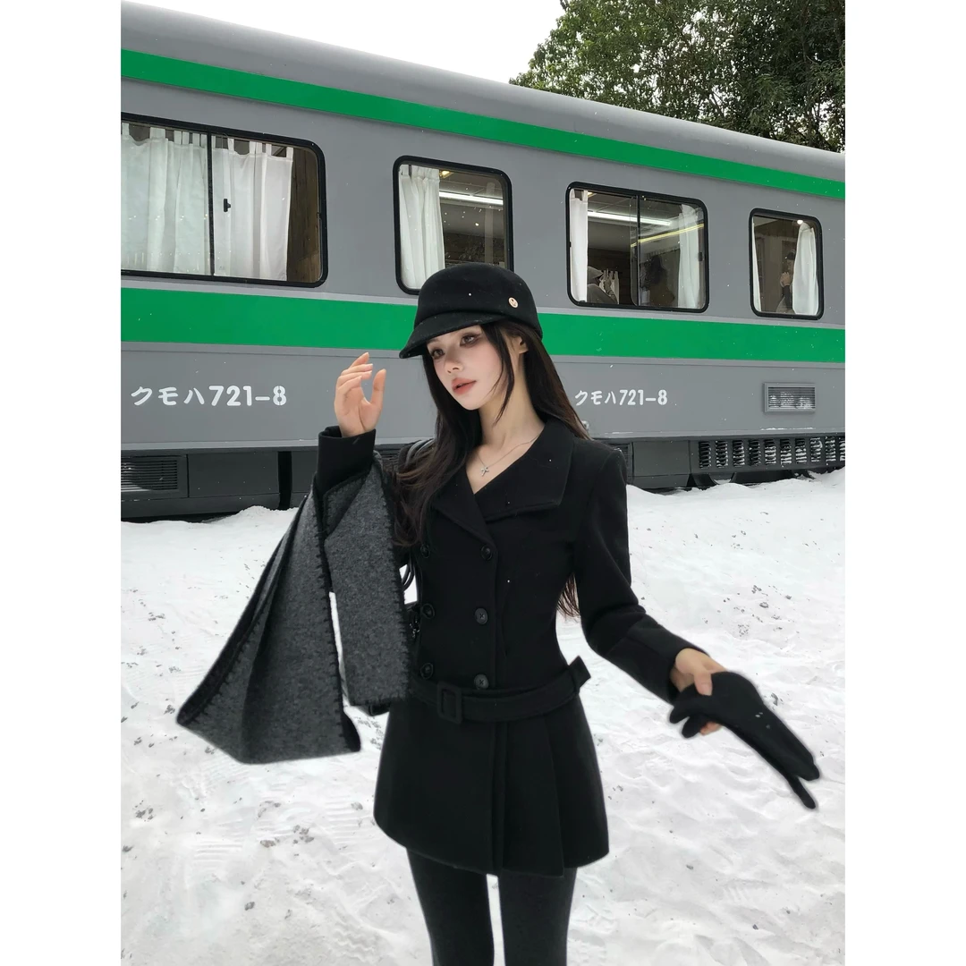 画解WAHJU【伦敦早课】秋冬腰带设计感气质收腰少女黑色外套9981W