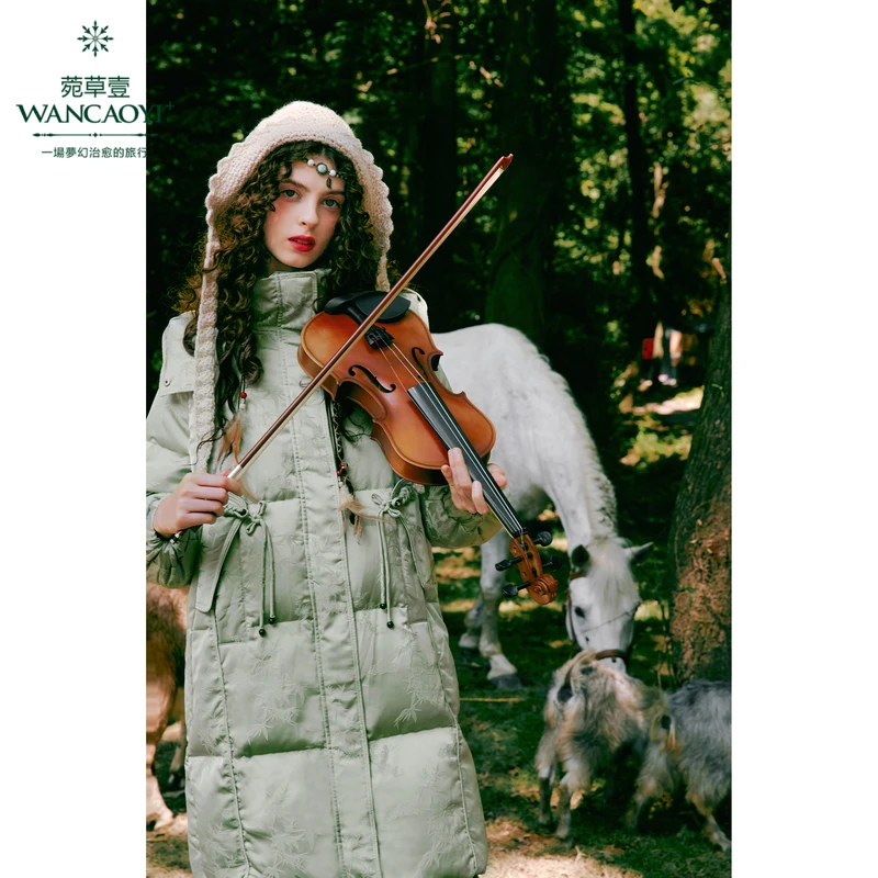 【反季】菀壹时尚连帽中长款加厚保暖秋冬羽绒服Y08431459