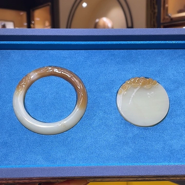 未镶嵌手镯和田玉55.8#整体134.26g