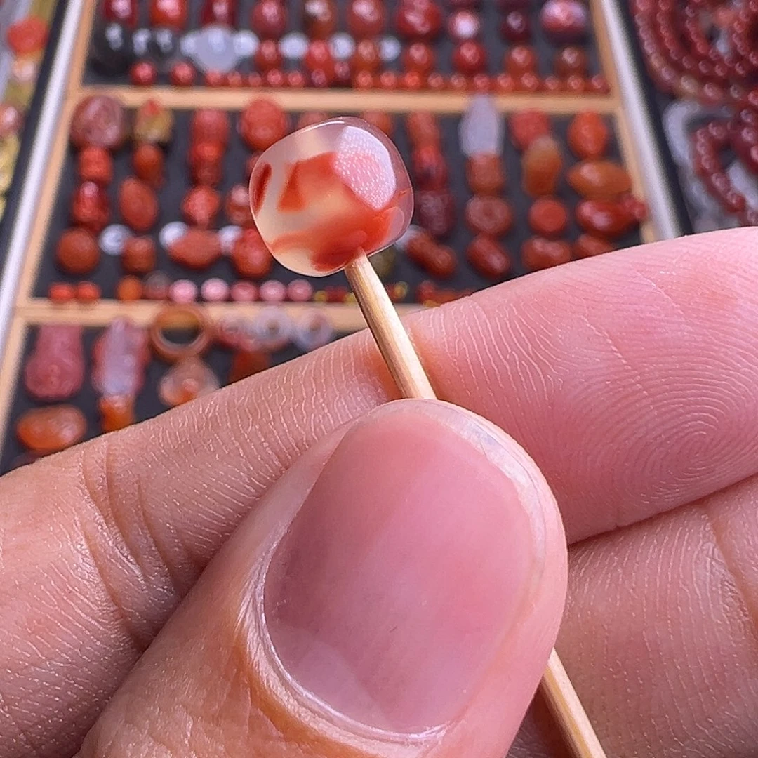 未镶嵌南红玛瑙珠宝奇石鸡油黄飘红老型珠8.2mm