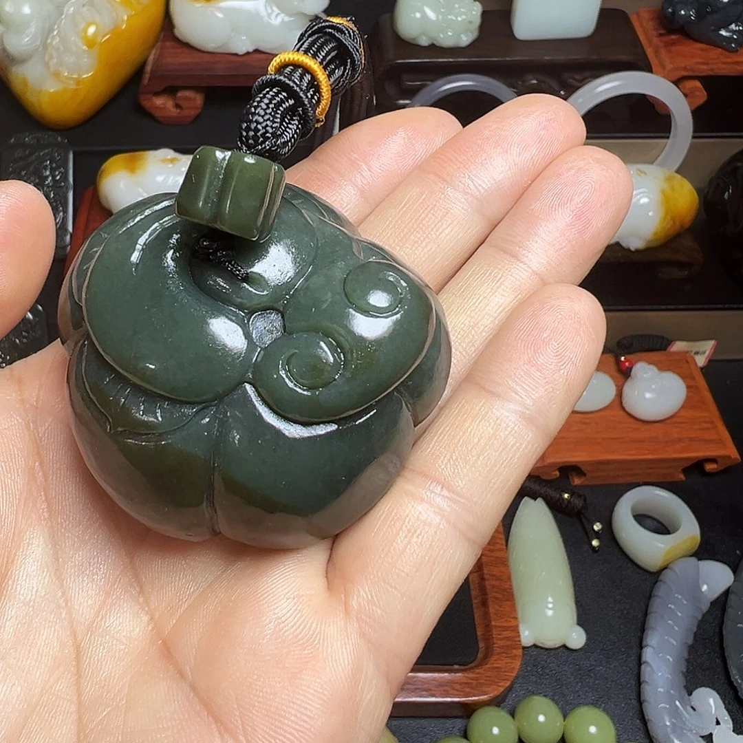 和田玉未镶嵌把件